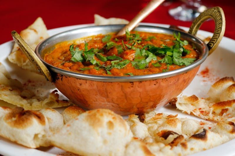Platos típicos de comida india con especias, referencia para consejos gastronómicos